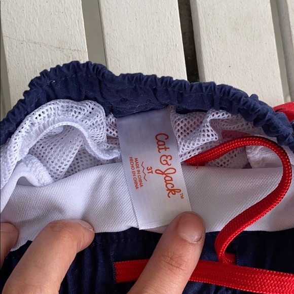 Toddler swim trunks and rash guard - Picture 3 of 3